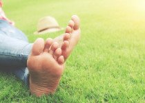 Transpiration des pieds : nos conseils  pour lutter contre les mauvaises odeurs et l’humidité